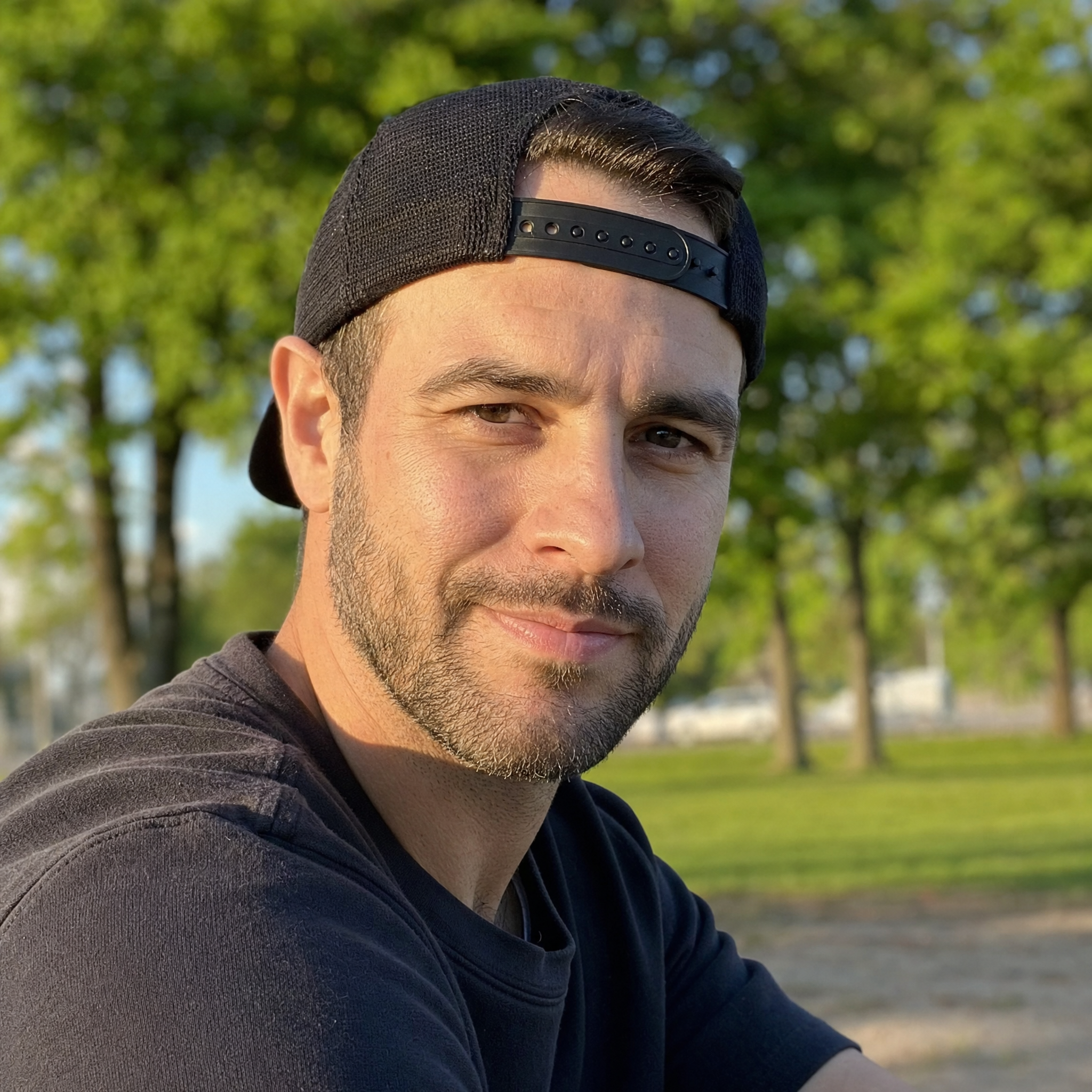 files/A-photo-of-a-young-dad-in-his-mid-30s-wi.png